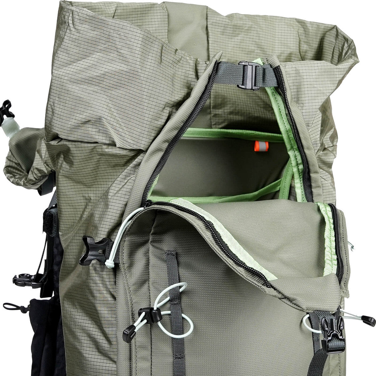 Built for grueling in-and-outs or minimalist overnighters, the BRIDGER 35 has an answer for every challenge your weekend mission throws your way. This hiking pack’s ample storage pockets let you keep essential accessories like sunscreen, snacks, and cameras close at hand, and a double-zipper design makes for an effortless transition when it’s time to take a lunch break or set up camp. www.defenceqstore.com.au