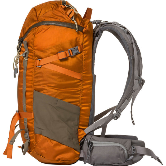 This mid-size, technical daypack offers ready access to your hiking kit via our signature, 3-ZIP design. The SCREE is a versatile pack with an ideal capacity for most of your outdoor adventures. Long days require ample agua, so the SCREE is both hydration compatible as well as offering easy-to-reach water bottle pockets. For smaller essentials you want to keep organized, there’s a spacious zip pocket built into the lid as well as on the waist belt. www.defenceqstore.com.au