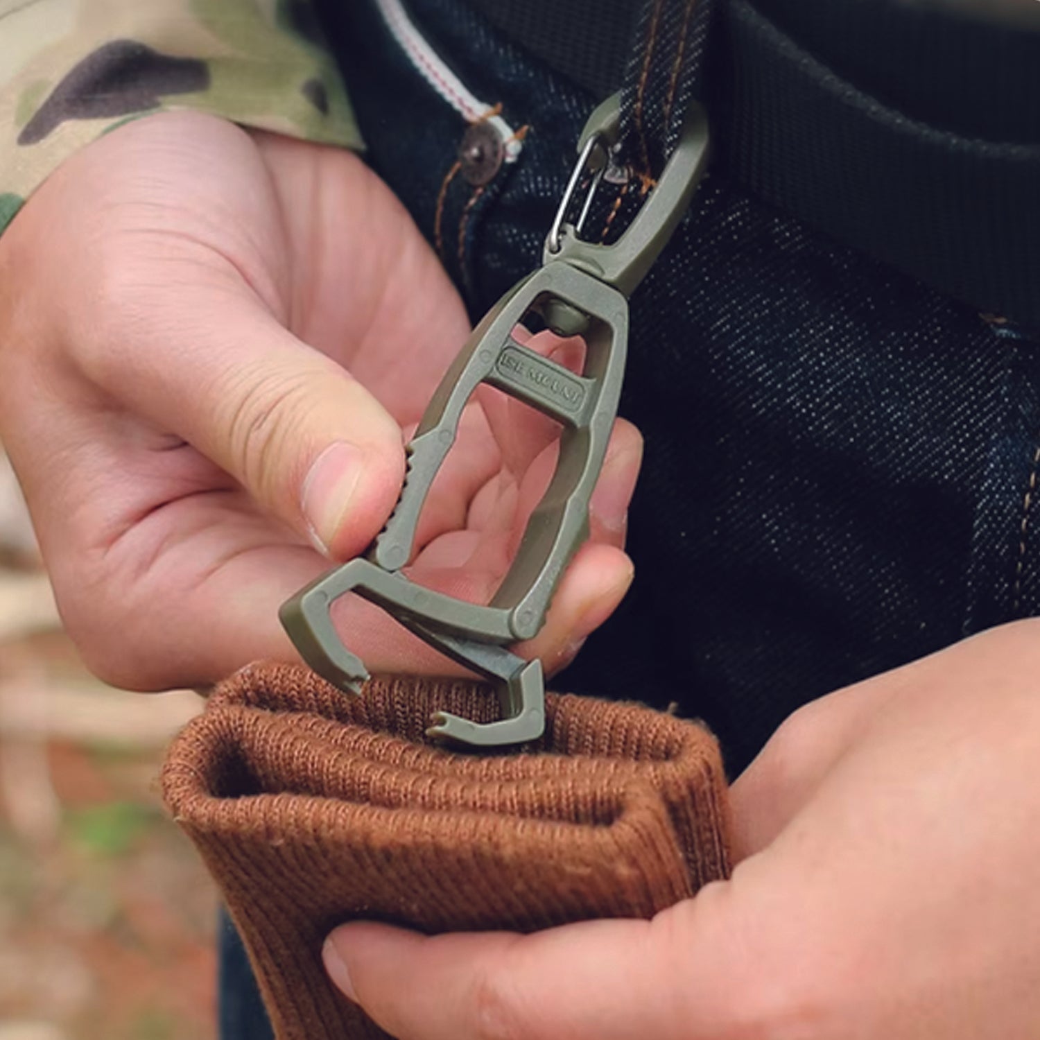 Secure your work essentials with this innovative glove clip—a game-changer for any tradesperson or outdoor enthusiast. Featuring a one-press quick-release mechanism, you'll access your gear instantly without fumbling with complicated fasteners. www.defenceqstore.com.au
