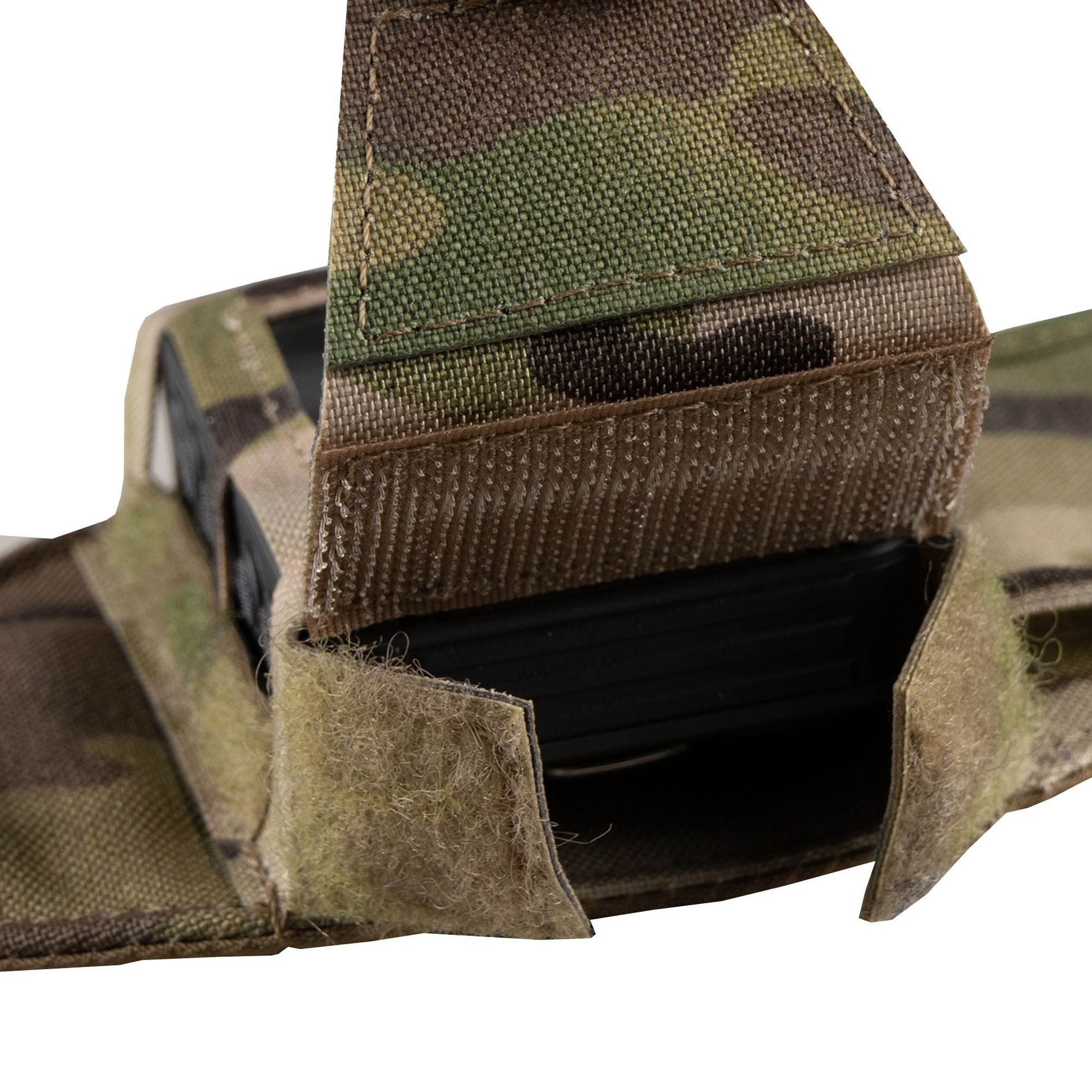 The PLATATAC 801 GPS Wrist Pouch is designed to hold the Garmin 801 GPS on the wearer's wrist. The pouch features a clear PVC window to and cut outs to access all buttons. The pouch also features a full cover for times when concealment is necessary. www.defenceqstore.com.au where the army shops