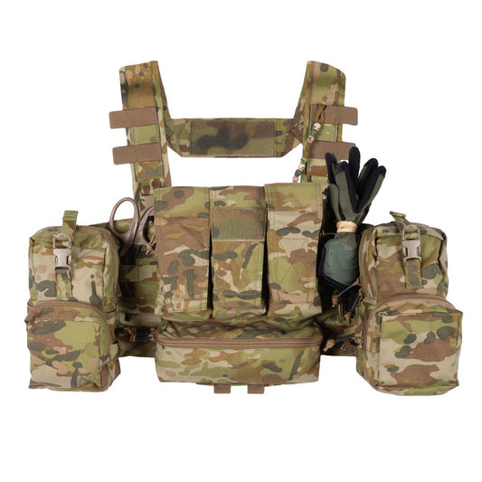 The Peacekeeper MK5 (PK5) is the latest iteration in the Platatac family of of Chicom-compatible fixed rigs. Like its predecessor, it boasts a large carrying capacity, with three double velcro closure magazine pouches central to the rig designed primarily to hold 2 x M4 magazines each. www.defenceqstore.com.au