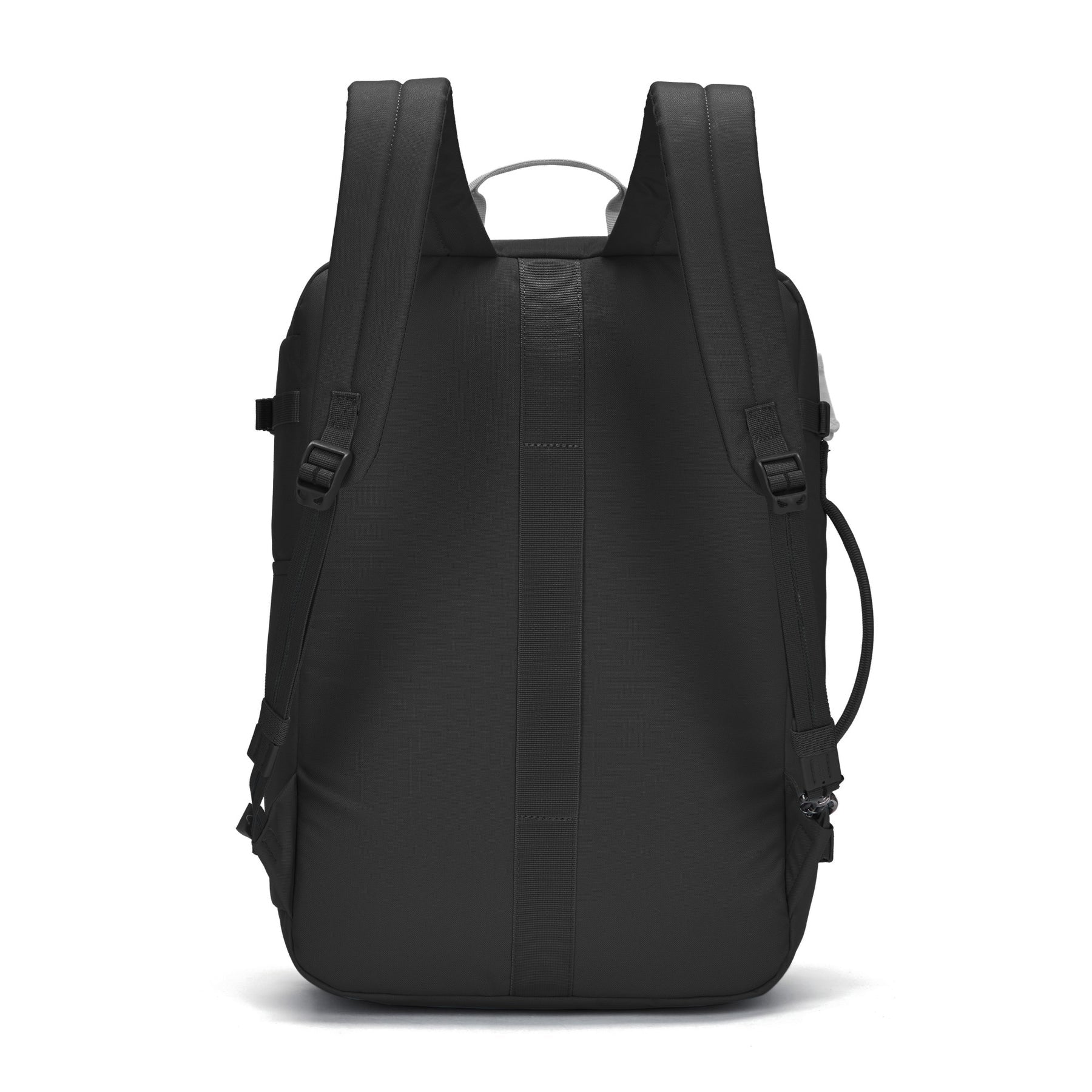 With 34L of capacity, this backpack offers enough storage for spontaneous travels but it's also suitable for day-to-day use. The lockable main compartment can open up like a suitcase for easy packing and access. www.defenceqstore.com.au
