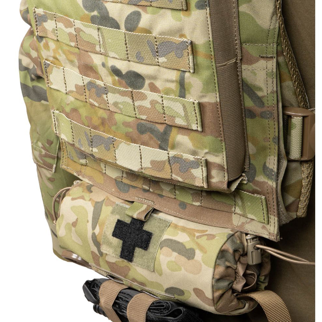 The Platatac ASAD Tube IFAK gives operators another way to store and quickly deploy medical gear. Integration via the Hook and Loop tongue means the pouch ‘dangles’ at the lower edge of the rig where it’s out of the way of pouches needed for critical/immediate access (mags, grenades etc) but reachable. www.defenceqstore.com.au