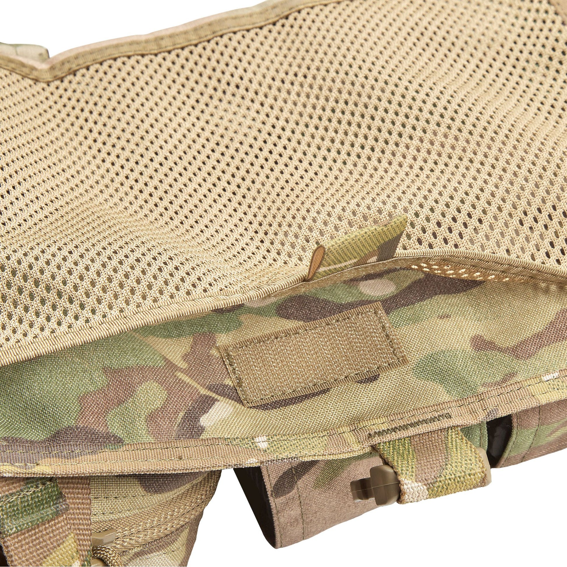 The PLATATAC VM load-bearing CAF MOD chest rig is an ambidextrous, general-purpose, no-frills, load carriage solution designed with flexibility and ease of use in mind.  It is designed to work as a standalone chest rig,or mounted to a plate carrier via quick release ITW clips. It features a large zipper in the middle for easy donning and doffing when wearing cold weather kit, or with armour. www.defenceqstore.com.au where the army shops