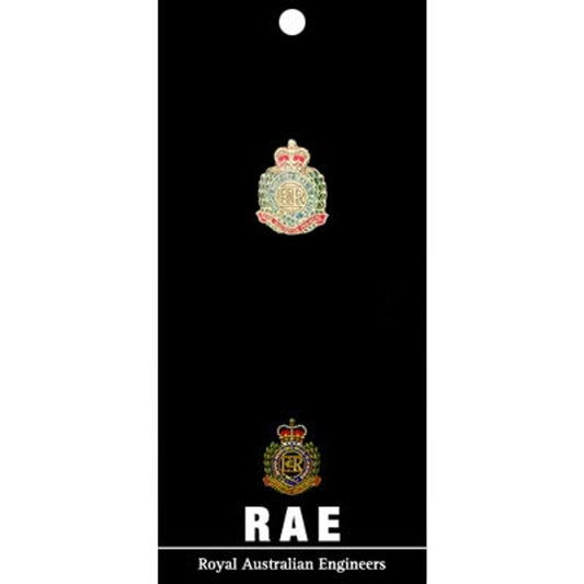 The Royal Australian Engineers (RAE) 20mm full-colour enamel lapel pin.  This beautiful gold-plated lapel pin will look great on both your jacket and your cap.  Specifications:  Material: Gold-plated zinc alloy, enamel fill Colour: Green, red Size: 20mm www.defenceqstore.com.au