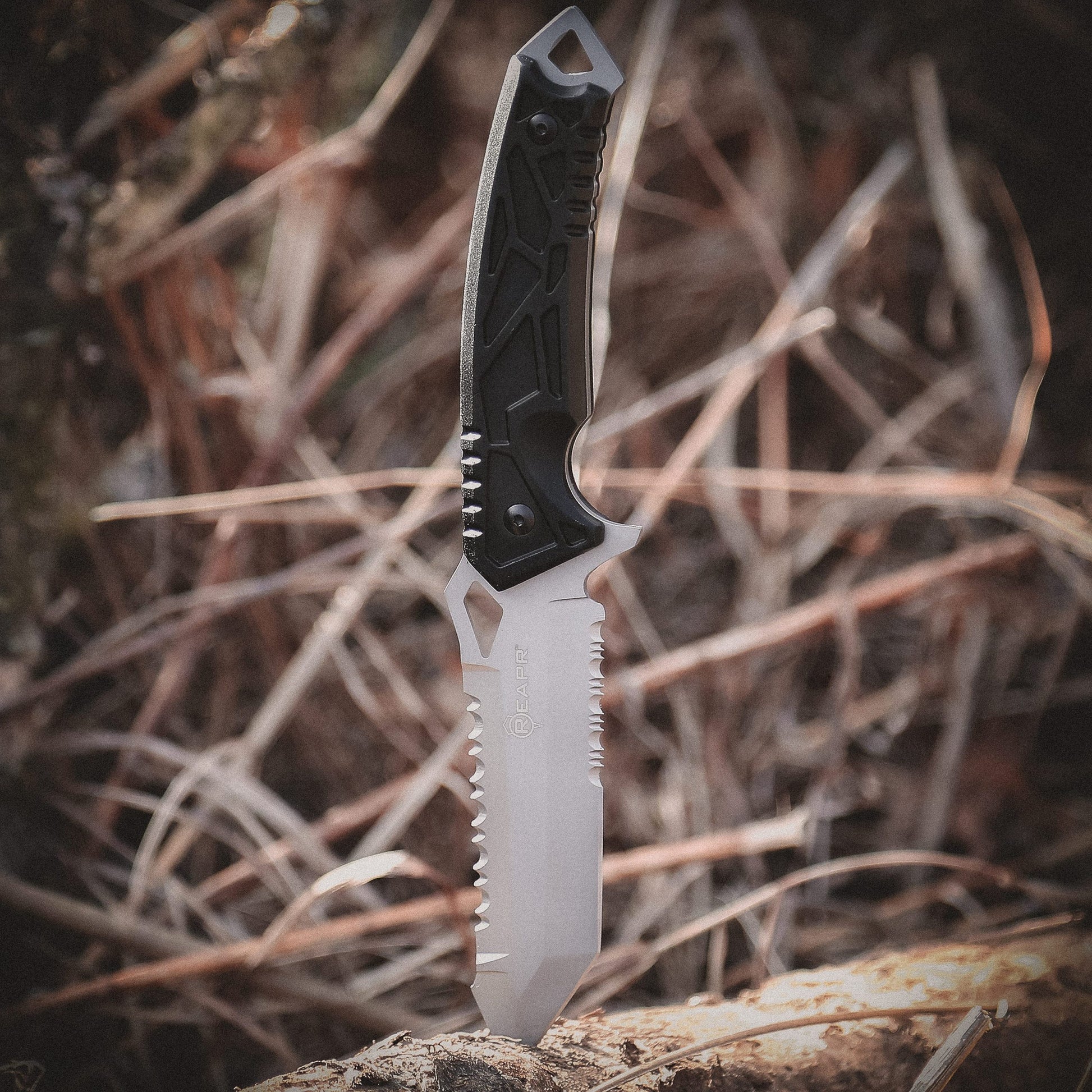 This serrated full tang knife is the ideal camping and hunting companion. The REAPR 11011 Javelin Fixed Blade Knife features a spiked window glass breaker and a sawed-back dual edge serrated camping knife for cutting twigs and twine and branches. www.defenceqstore.com.au