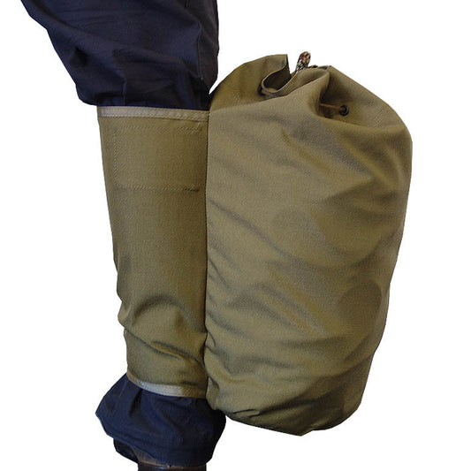 Most effectively worn on the right leg but will work on either side. Quick detach handle allows fast one handed jettison once on the ground. Internal floor tie in point will not allow the last remaining rope to pull through the figure 8 on a descent. www.defenceqstore.com.au