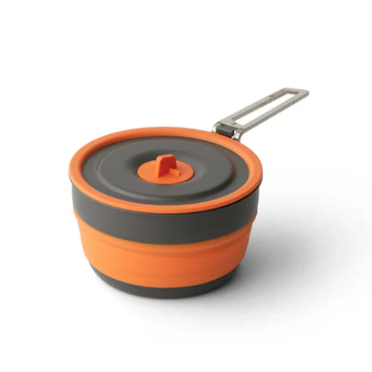 When you head out into technical terrain on a multi-day adventure, every gram counts. The Frontier Collapsible 1L Pot packs down tight and rattle-free in your pack, frame bag or panniers. When it’s time to cook, it extends out to form a full function cook pot made from food-grade silicone and an anodised aluminium base and lid.  www.defenceqstore.com.au