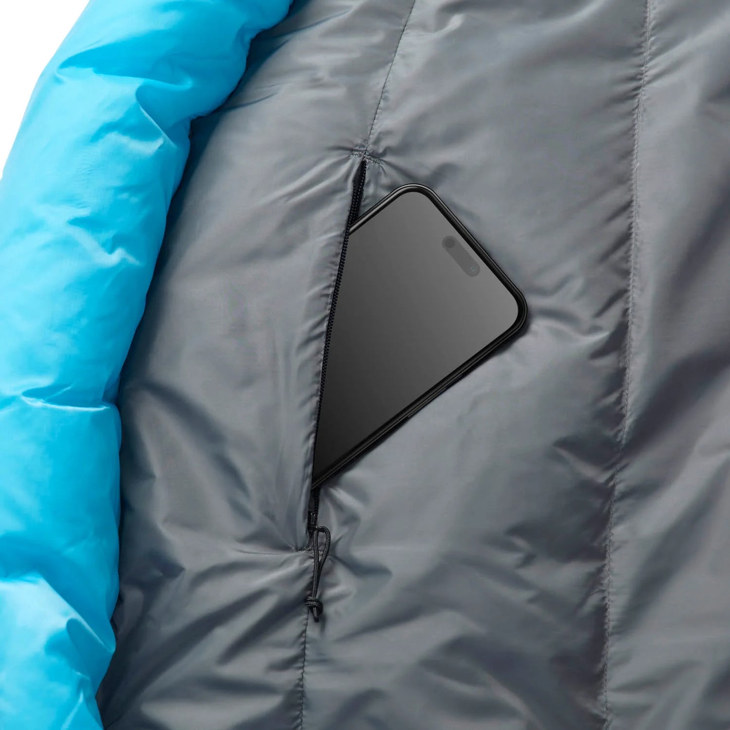If you've ever wished for a less-constrictive sleeping bag that keeps you comfortable in a variety of cool-to-warm conditions, the Trek may become your go-to bag. The Free-Flow Zip system allows you to open the bag sequentially for ventilation up to the point where it is opened flat as a quilt www.defenceqstore.com.au