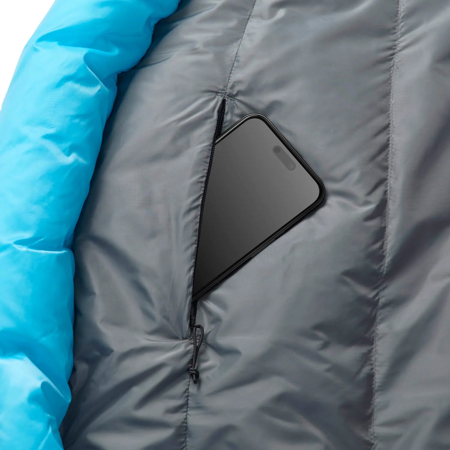 If you've ever wished for a less-constrictive sleeping bag that keeps you comfortable in a variety of cool-to-warm conditions, the Trek may become your go-to bag. The Free-Flow Zip system allows you to open the bag sequentially for ventilation up to the point where it is opened flat as a quilt www.defenceqstore.com.au