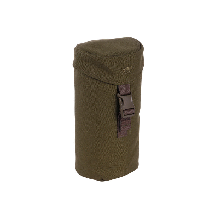 This versatile bottle holder is specifically designed to securely hold a 1 liter drinking bottle. Its measurements of 11 x 11 x 22 cm make it the perfect size for carrying on the go. The lid is conveniently locked with a quick-release buckle, and the holder also features 5mm of insulating foam to keep your drinks at the perfect temperature. www.defenceqstore.com.au