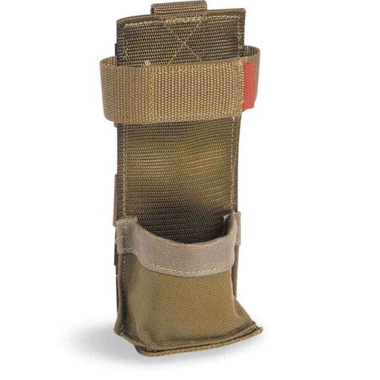 Quick access in action with hook-and-loop fastener
Tourniquet inside secured with elastic loop
MOLLE snap button system www.defenceqstore.com.au