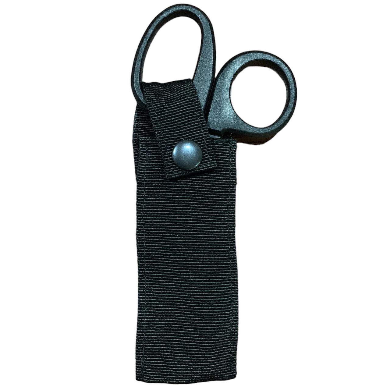 This locally made pouch is designed for police tactical vests and offers a sleek, lightweight, and effective solution. It features a padded sleeve for a single pair of medium sized trauma shears, with an easy access button clip system that can be operated with one hand. The pouch only requires one MOLLE column for attachment, ensuring quick and convenient access to vital tools when every second counts. www.defenceqstore.com.au