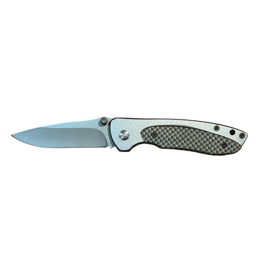 This Whitby Knife features a sleek aluminium handle with a striking carbon fibre effect, paired with a durable stainless steel blade measuring 6.35cm (2.5"). www.defenceqstore.com.au