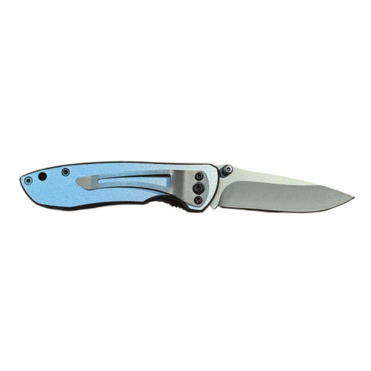 This Whitby Knife features a sleek aluminium handle with a striking carbon fibre effect, paired with a durable stainless steel blade measuring 6.35cm (2.5"). www.defenceqstore.com.au