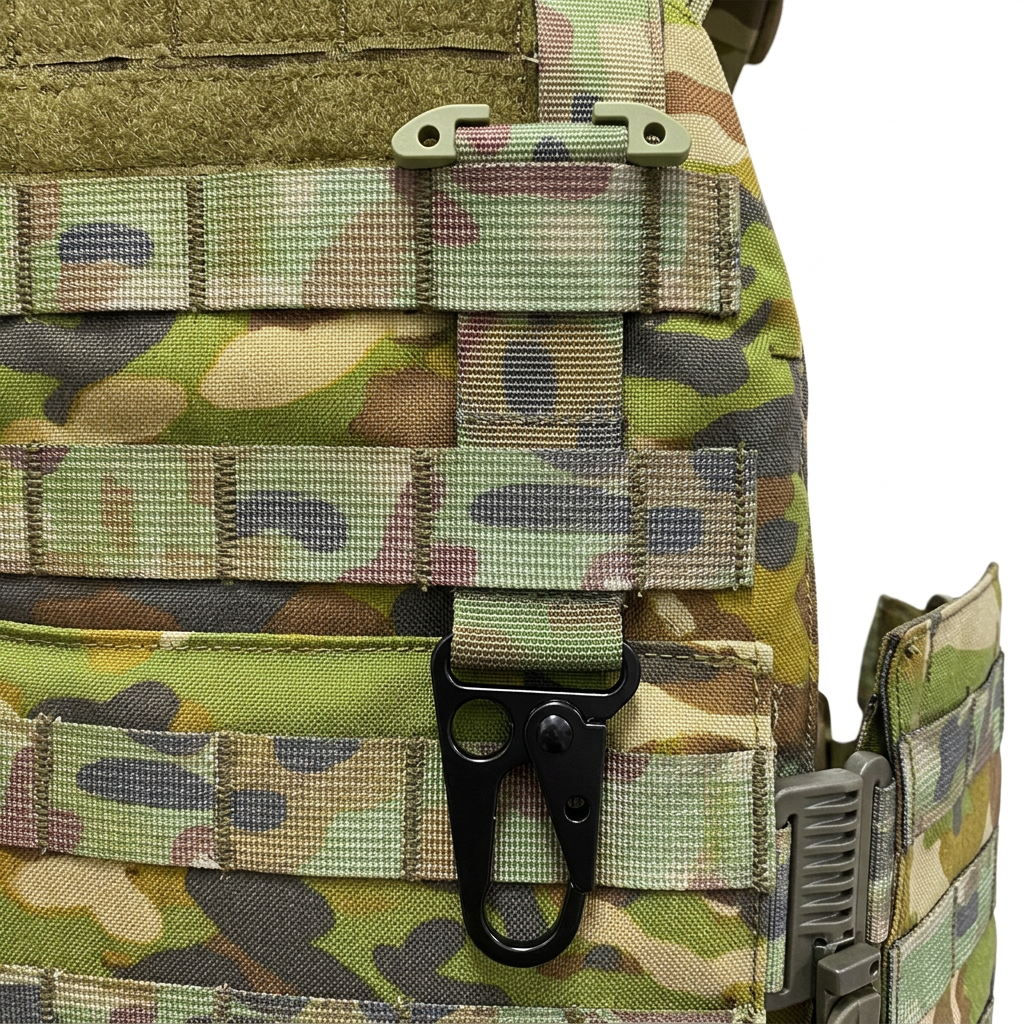 Illustrative key holder detail based on AMCU Cadet plate carrier photo