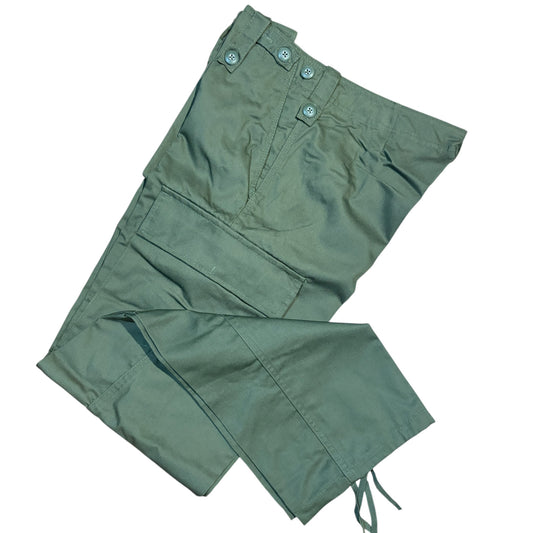 These trousers have all the features of the&nbsp;M-25 pants but with the benefit of a new and modern construction. In the&nbsp;plain colours, they are perfect for work and casual use. They don't just look the part either, a rugged poly/cotton blend makes these ideal for physical activities like paintball. www.defenceqstore.com.au