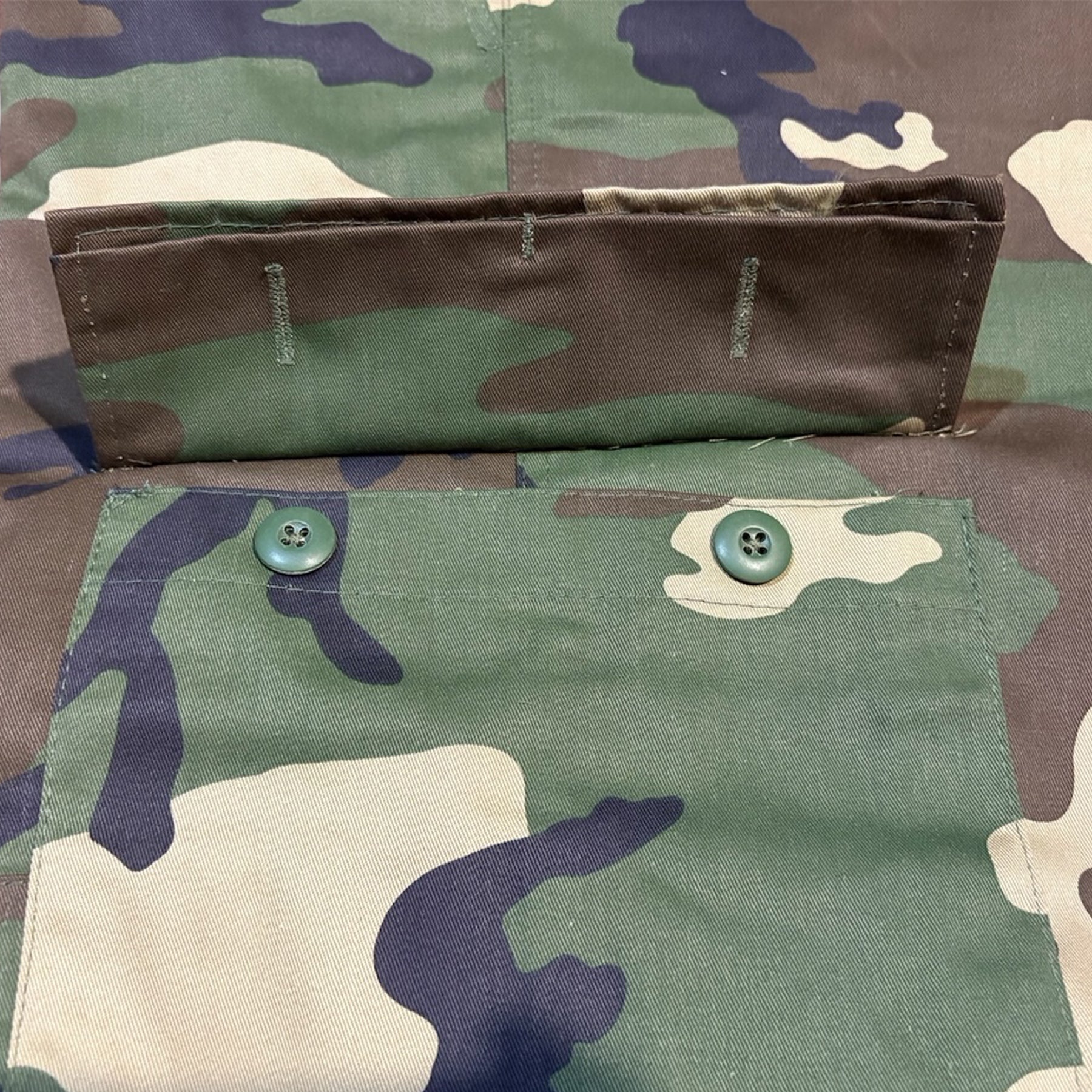 These trousers have all the features of the&nbsp;M-25 pants but with the benefit of a new and modern construction. In the&nbsp;plain colours, they are perfect for work and casual use. They don't just look the part either, a rugged poly/cotton blend makes these ideal for physical activities like paintball. www.defenceqstore.com.au