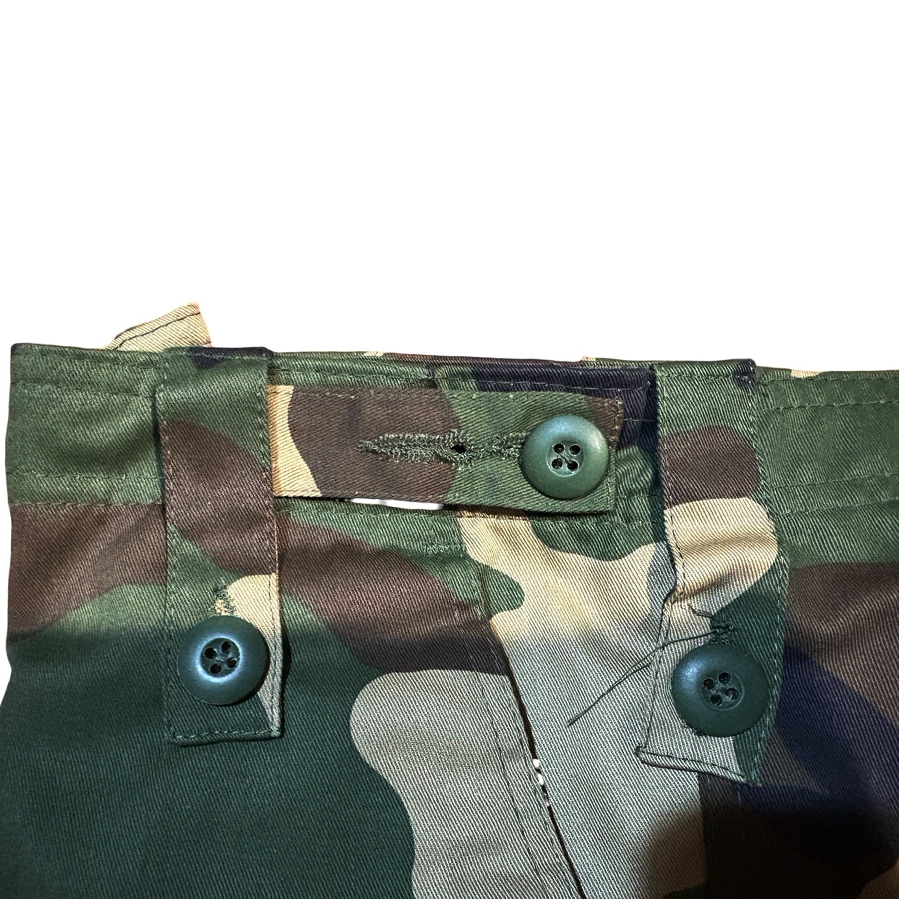 These trousers have all the features of the&nbsp;M-25 pants but with the benefit of a new and modern construction. In the&nbsp;plain colours, they are perfect for work and casual use. They don't just look the part either, a rugged poly/cotton blend makes these ideal for physical activities like paintball. www.defenceqstore.com.au