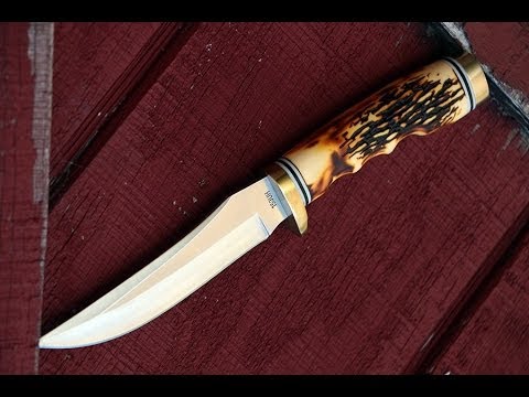 Uncle Henry’s Golden Spike Knife embodies the old traditions of the American west – durability, keen edge, and long lasting. It features a stainless steel clip point blade, Delrin stag handle and satin finish. The handle features polished nickle silver guard and pommel. The Golden Spike comes with leather sheath and sharpening stone. www.defenceqstore.com.au