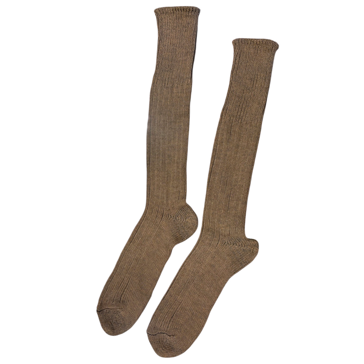 Built tough for Australian conditions, these bush socks deliver comfort where it counts. The 65% wool and 35% nylon blend keeps your feet warm, dry, and supported through long days outdoors or on the job. Sized 10-13 in hardwearing coyote brown — a versatile choice that pairs with any work or adventure gear. www.defenceqstore.com.au