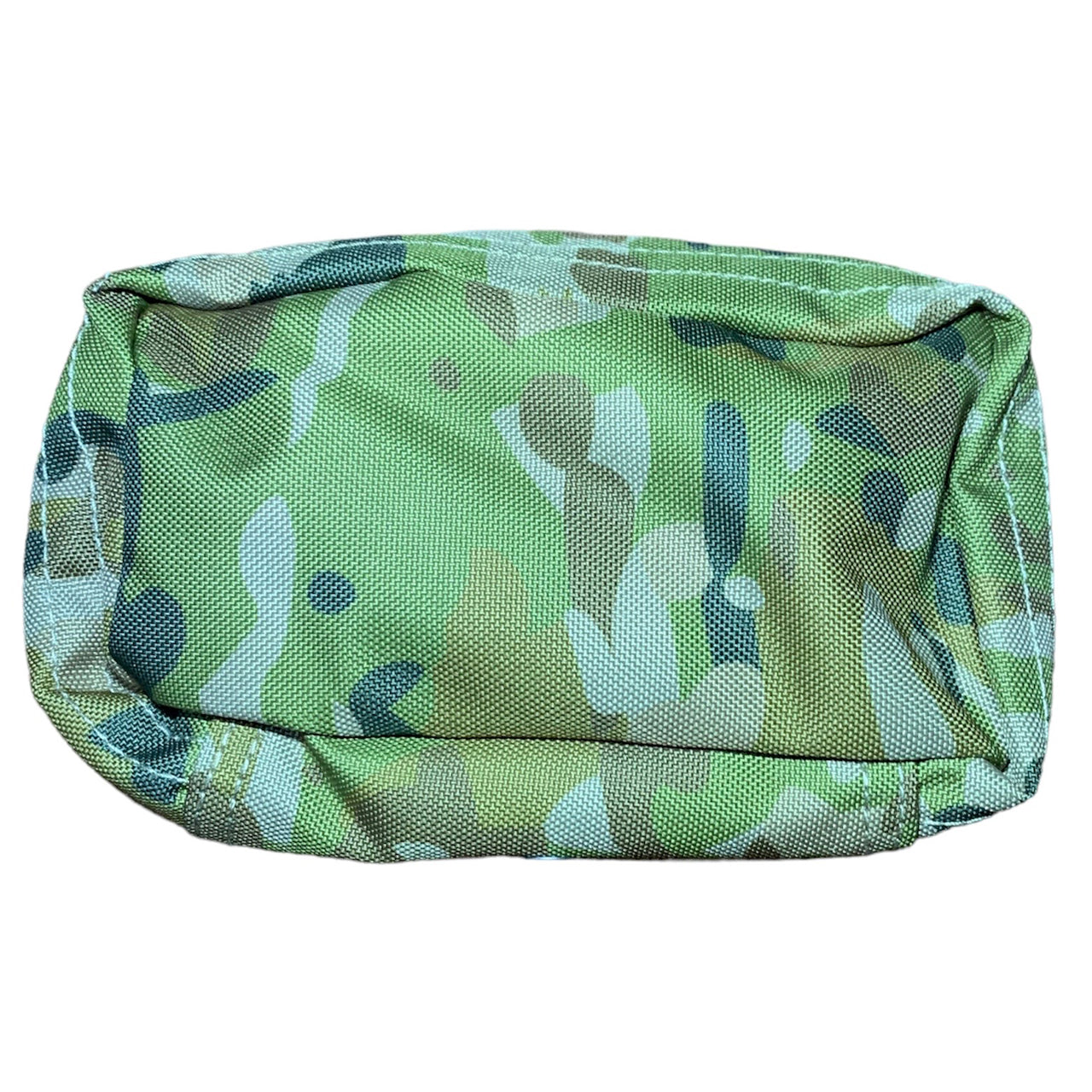 AMC Medic Pouch  Side opening YKK zipper  Internal elastic banding  Bound seams  Mesh eyelet drainage holes  Excellent sized first aid pouch  Heavy duty webbing  Heavy duty 2 coats PU fabric  Dimensions: 16x8x6cm www.defenceqstore.com.au