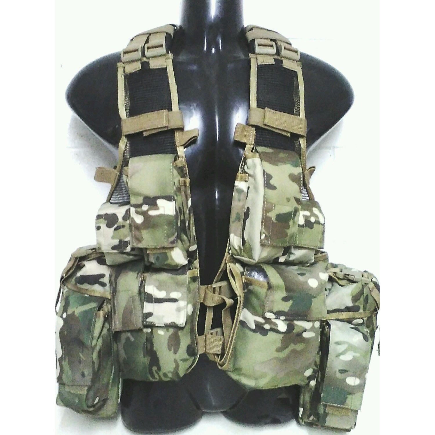 Based on the South African Military Vest  Fully adjustable shoulders  Multiple pockets  Hydration bladder pouch  Multiple ammunition pouches  Heavy duty 900D coats PU fabric  Weight: 1.45kg